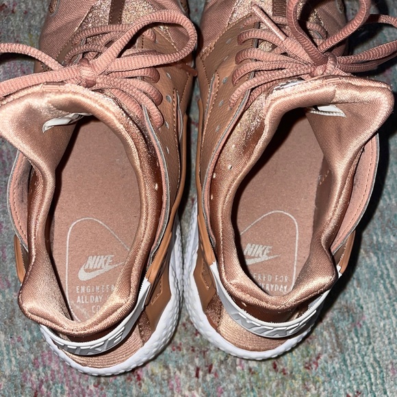 WMNS Nike Huaraches - size 9 🤎 - Picture 6 of 7